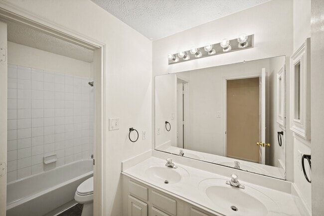 Building Photo - 10008 Dawn Brook Dr