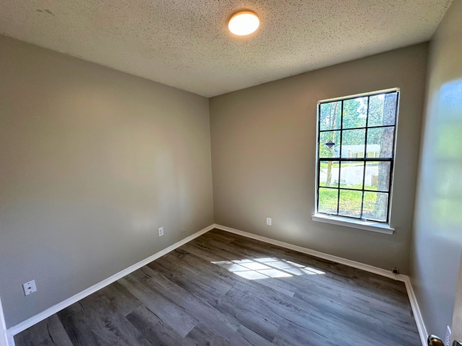 Building Photo - 6057 Scottsdale Ct
