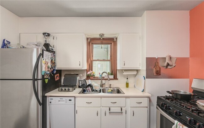 Building Photo - 13906 Sherry Ave