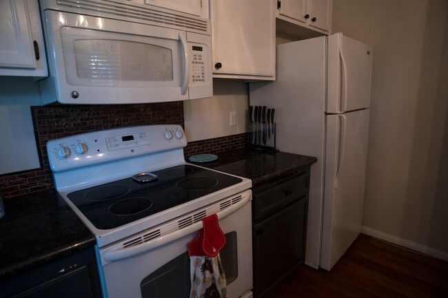 Building Photo - 6725 Mission Gorge Rd