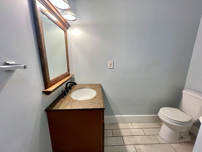 Building Photo - Adorable Rental located in South Hill