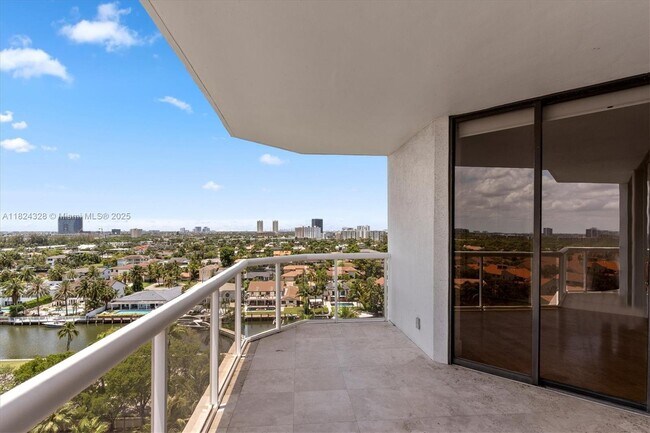 Building Photo - 3610 Yacht Club Dr