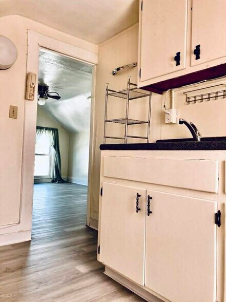 Building Photo - 51 Pleasant St