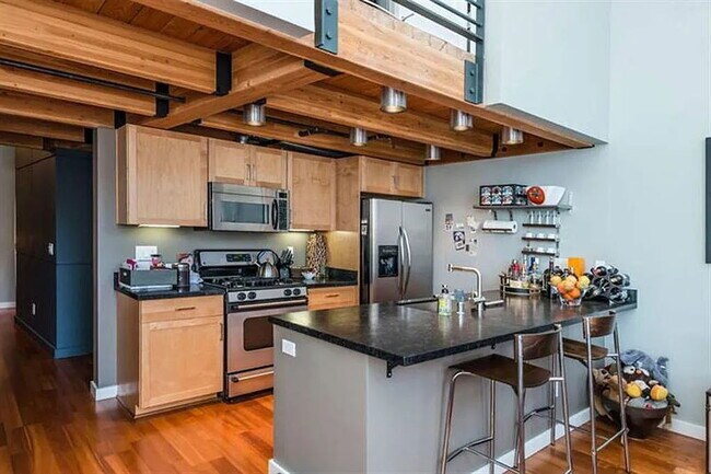 Building Photo - "Charming 1-Bedroom Oasis in the Heart of San Francisco!"