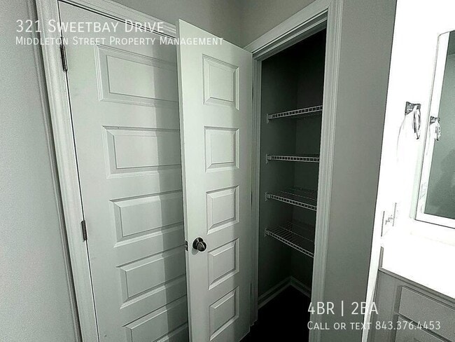 Building Photo - 321 Sweetbay Dr