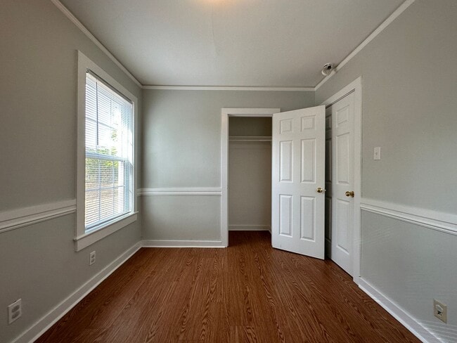 Building Photo - 4024 MacArthur Dr