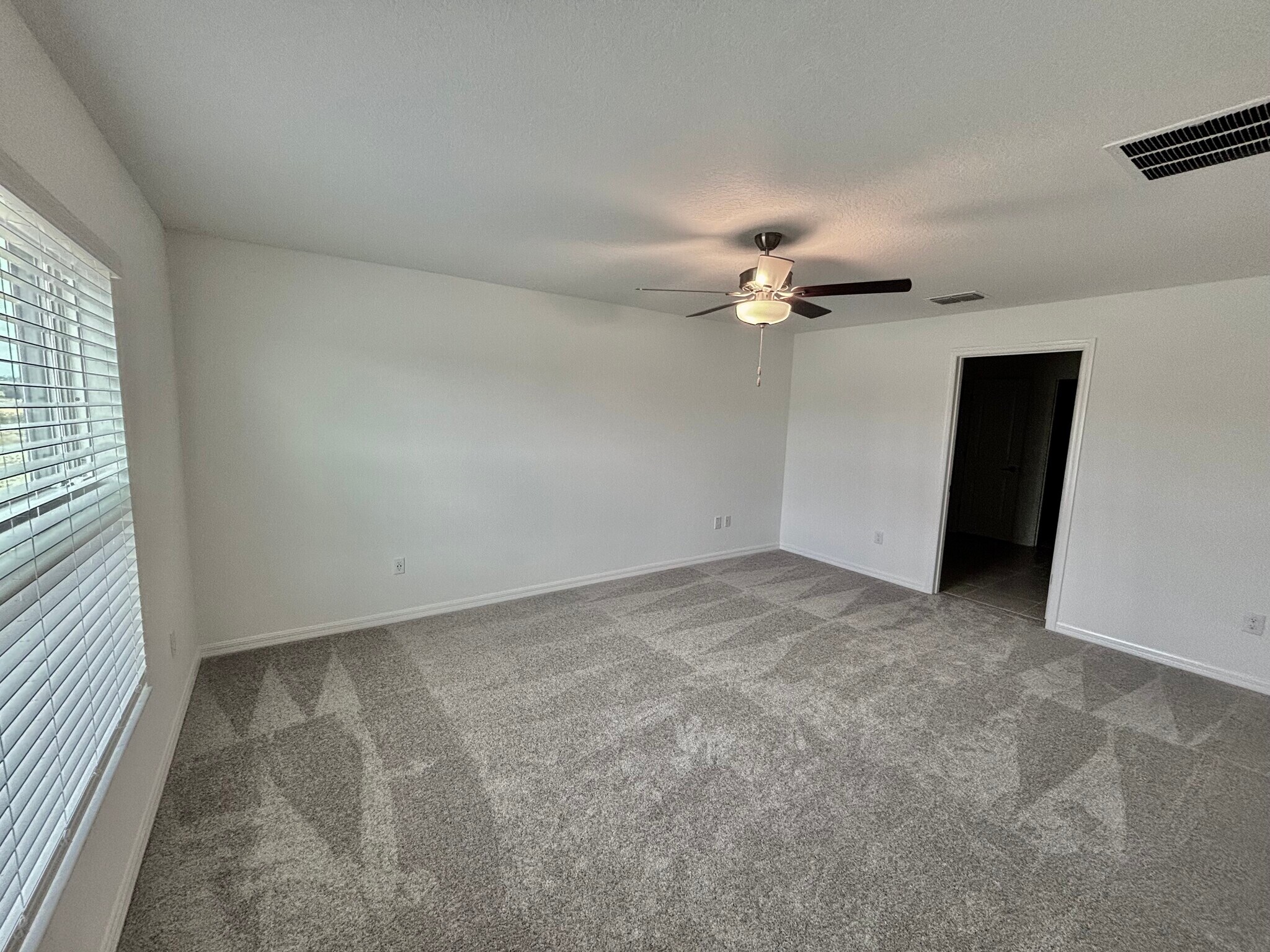 Building Photo - 11237 Linden Depot Rd