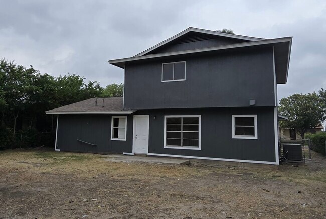Building Photo - 5838 Wy Vw Dr