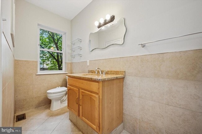 Building Photo - 609 N 34th St