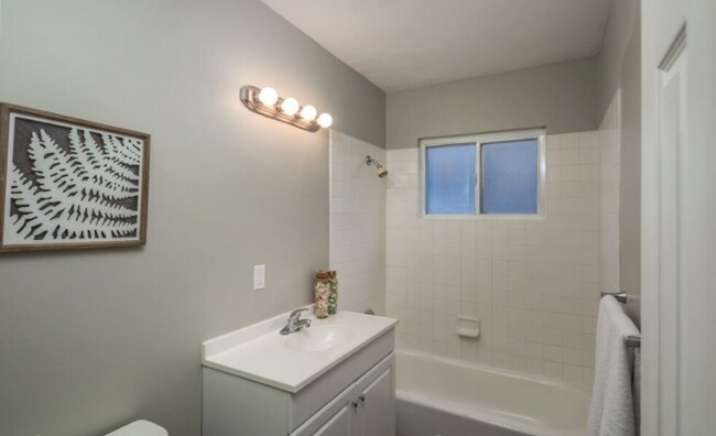 Building Photo - 4461 Menlo Ave