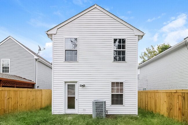 Building Photo - Cute 3BR, 2.5BA home
