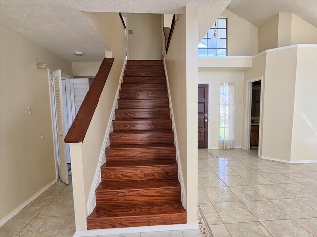 Building Photo - 13939 Plantation Valley Dr