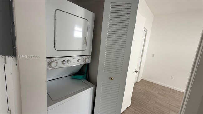 Building Photo - 1611 Meridian Ave