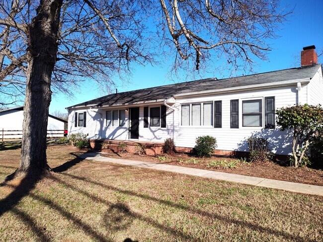Building Photo - One Story Home For Residential or Institutional/Office Use in Harrisburg NC!