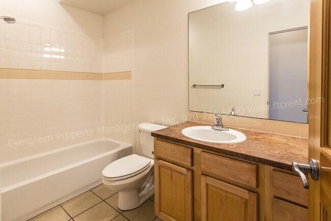 Building Photo - 5220 Boardwalk Dr