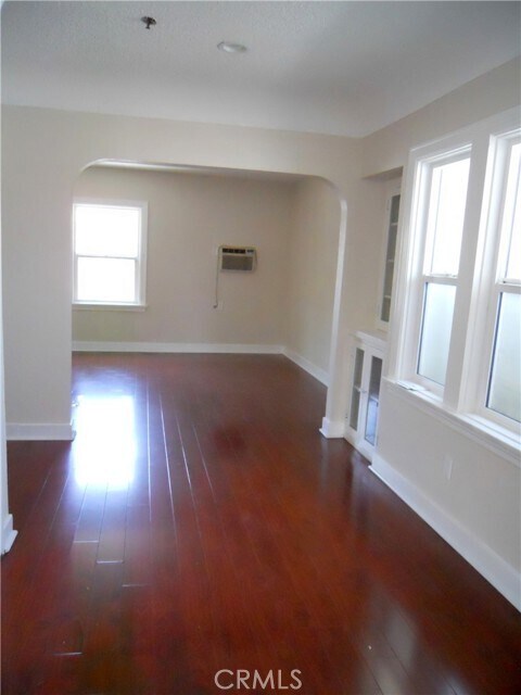 Building Photo - 818 E Valley Blvd
