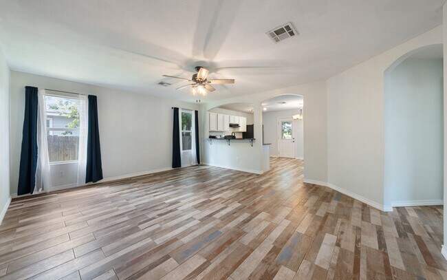 Building Photo - 111 Quail Hollow Dr