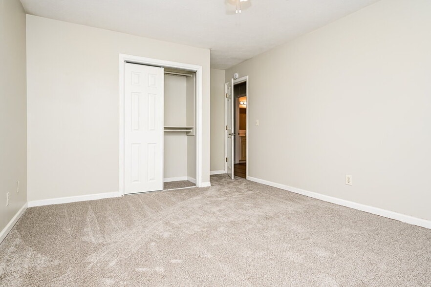 Building Photo - 564 Clubhouse Dr SE