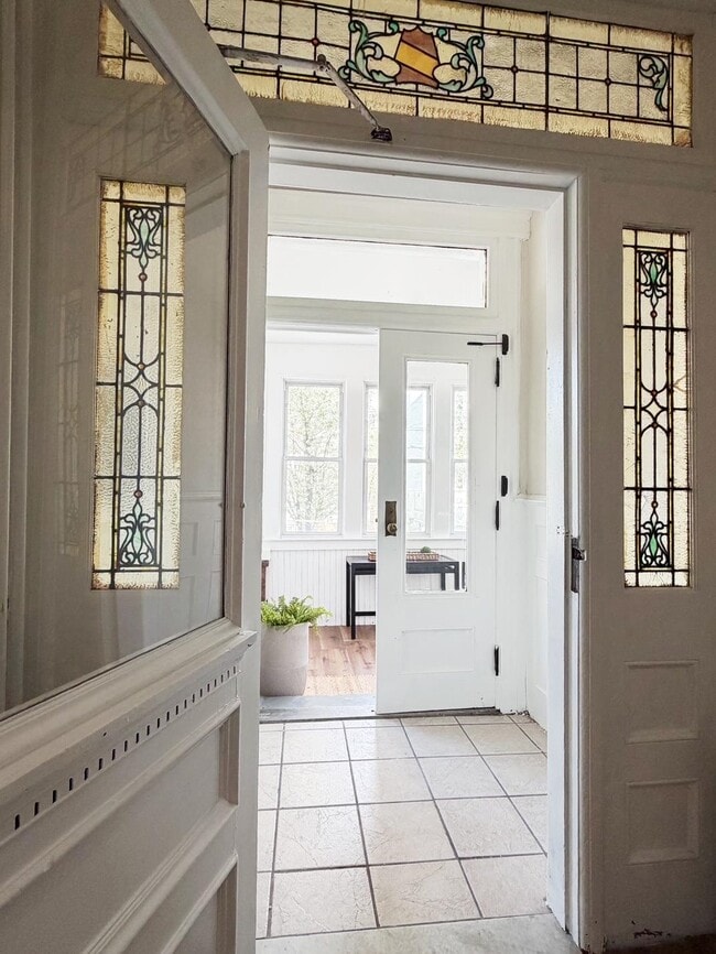 Building Photo - 1918 Kerrigan Ave