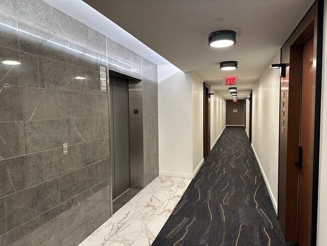 Building Photo - MOVE -IN SPECIAL-FREE RENT! Luxury 2 Bedroom, 2.5 bath Avidian Condo in Navy Yard with Parking.