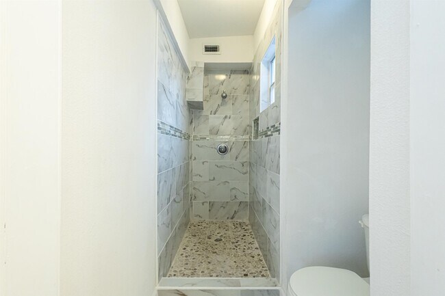 Building Photo - 1420 Corpus Christi St