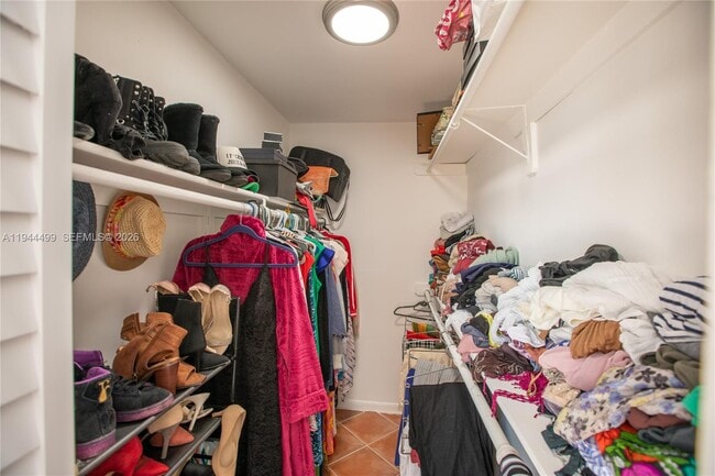 Building Photo - 1801 S Treasure Dr