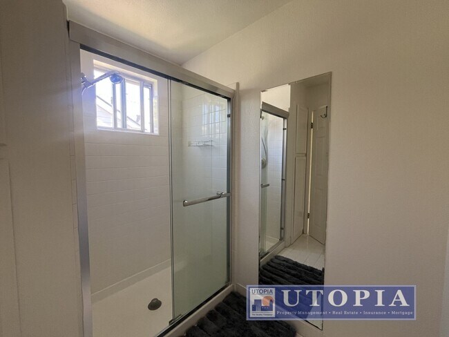 Building Photo - Quiet Beautiful 3 Bed, 2.5 Bath Property Near UCSC