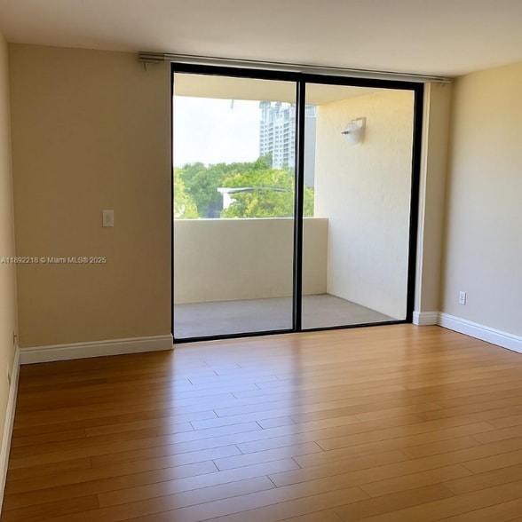 Building Photo - 2715 Tigertail Ave