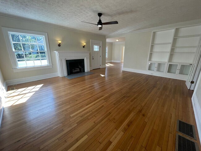 Building Photo - Updated 3/2 House in Old East Rome $1,895