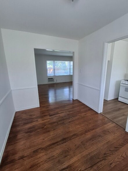 Building Photo - 724 S Old Ranch Rd