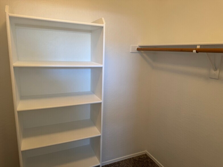 Building Photo - 1537 E Alba Dr
