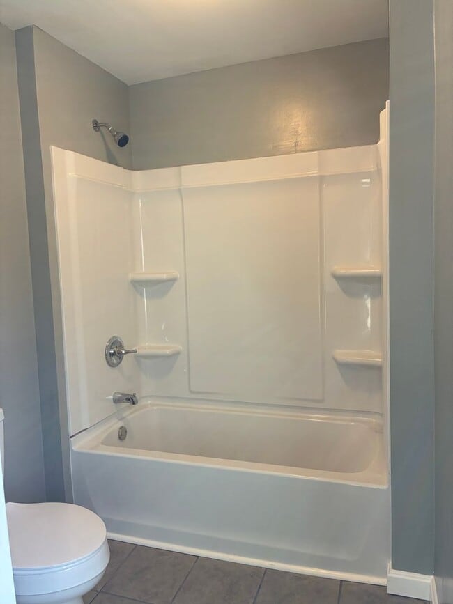 Building Photo - Fresh and updated 4 bedroom for immediate occupancy