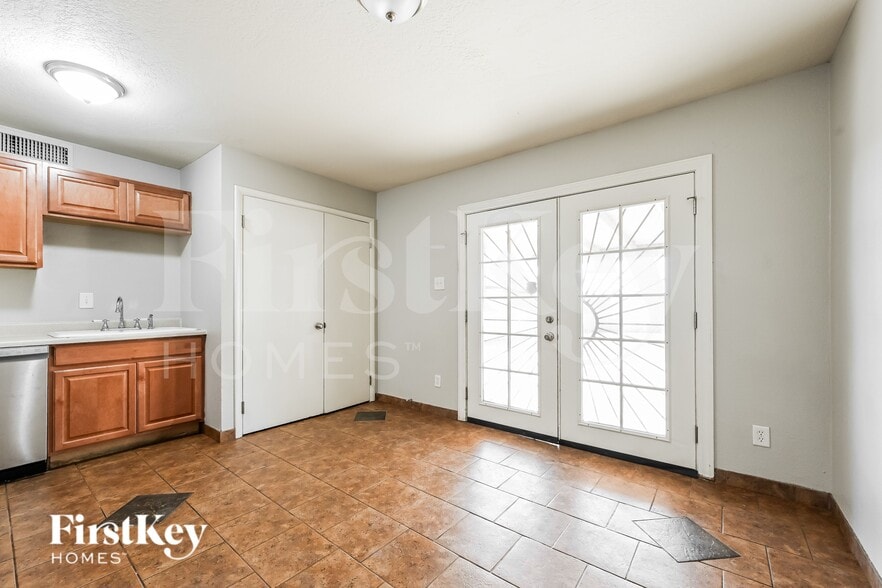 Building Photo - 15250 N 32nd Dr