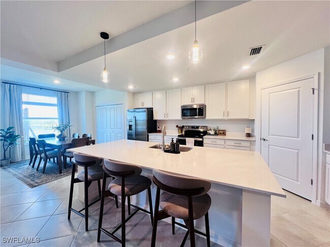 Building Photo - 14251 Heritage Landing Blvd
