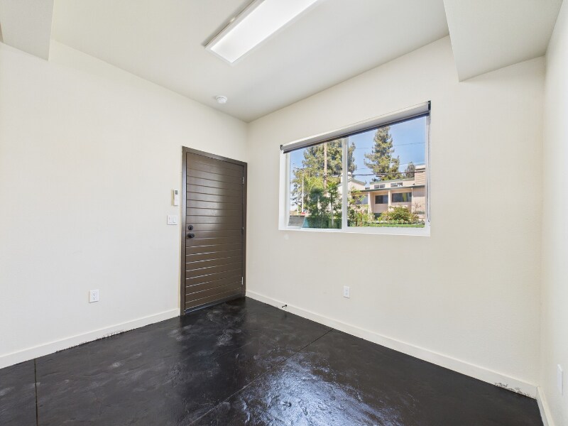 Building Photo - 8457 Langdon Ave