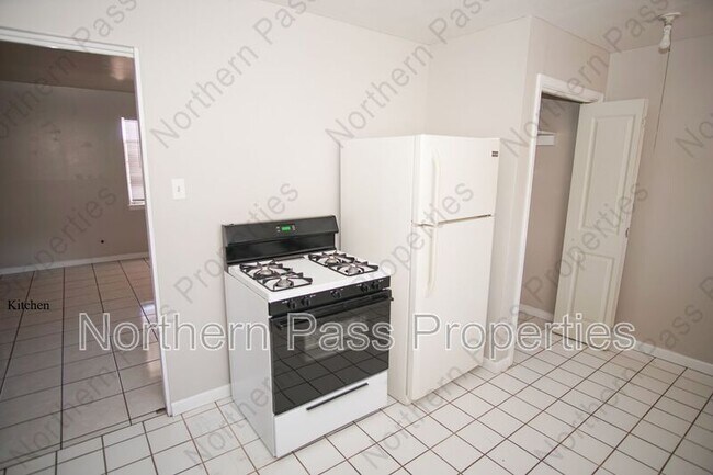 Building Photo - Silver