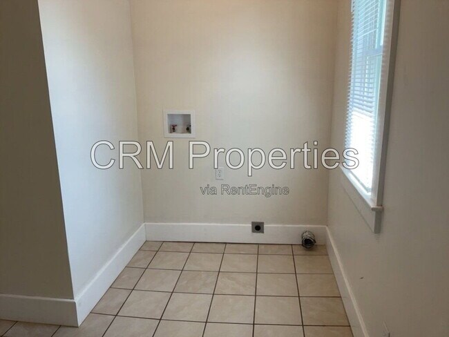 Building Photo - 837 S Armstrong St