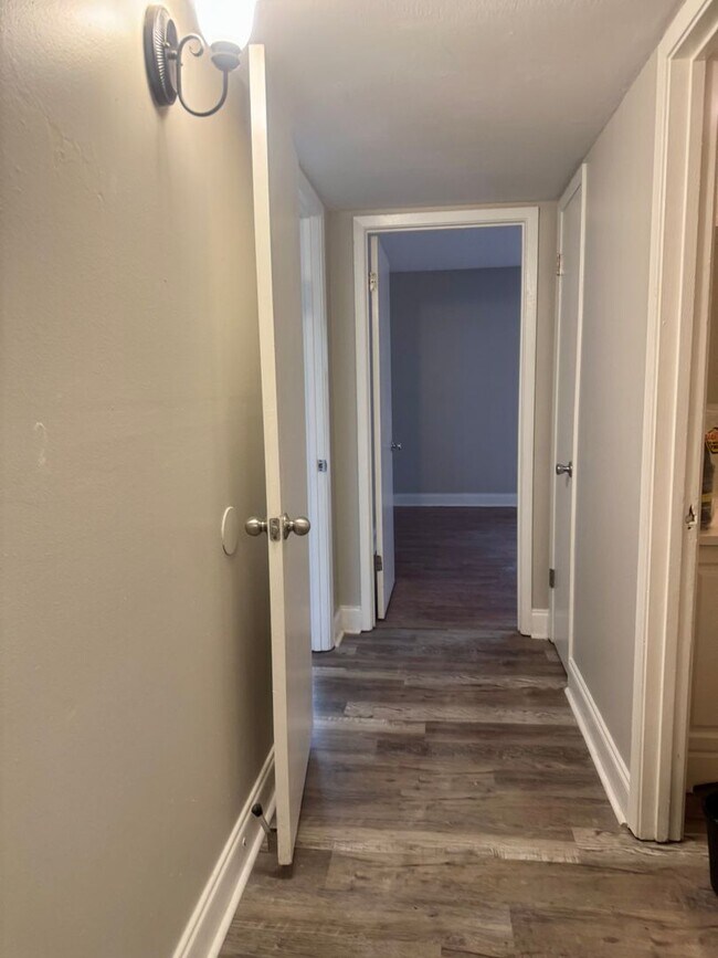Building Photo - New Listing!