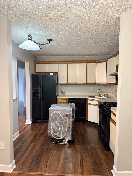 Building Photo - 32 Holly Ct