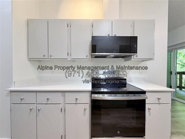 Building Photo - 10010 SW 125th Ave