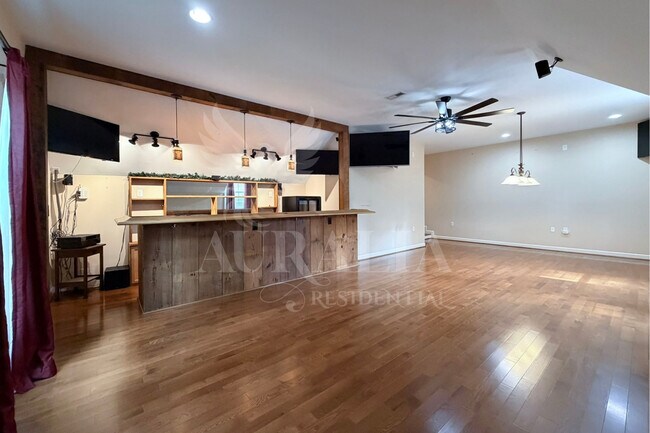 Building Photo - 5604 Pine Rock Ct
