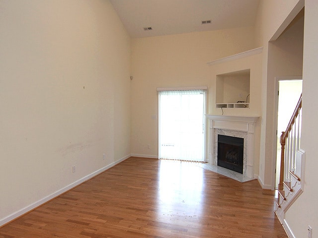 Building Photo - Spacious End Unit Townhome Convenient to Brier Creek!