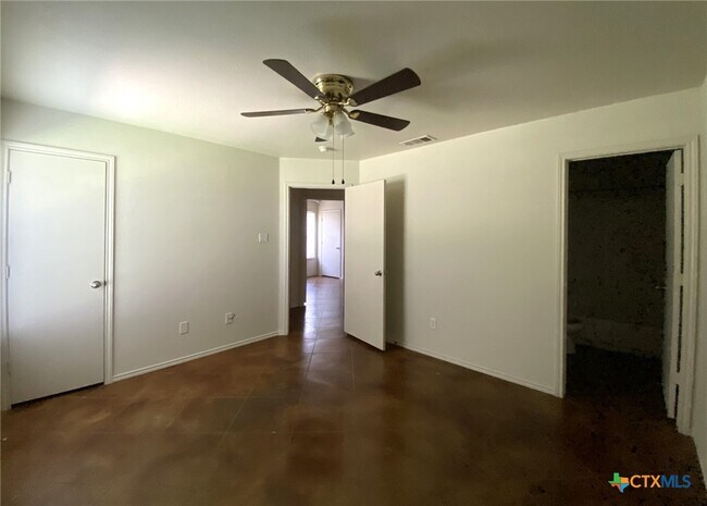 Building Photo - 6408 Temora Loop