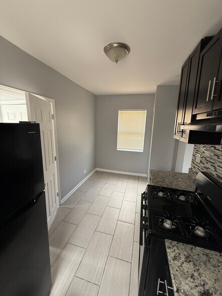 Building Photo - 8418 S Drexel Ave