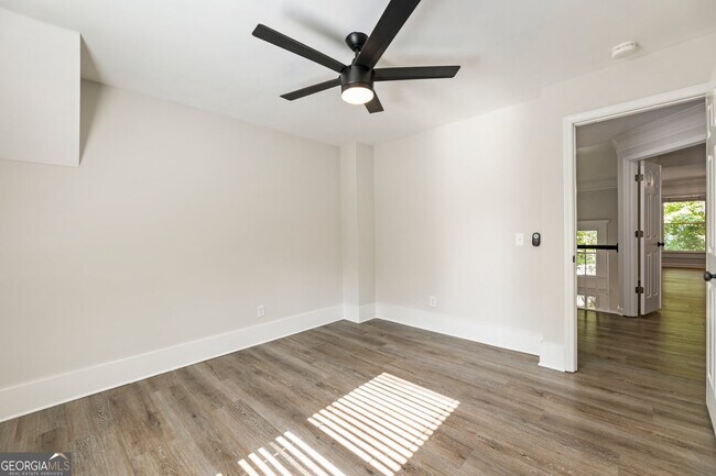 Building Photo - 330 Summerlin Dr