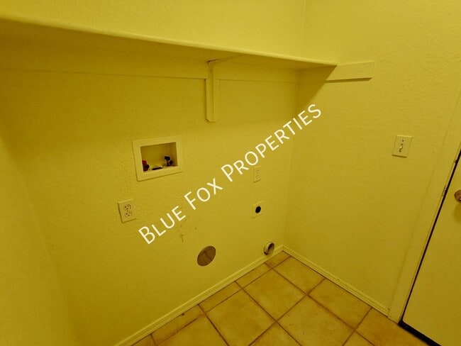 Building Photo - 6717 W Nueva Vista Dr