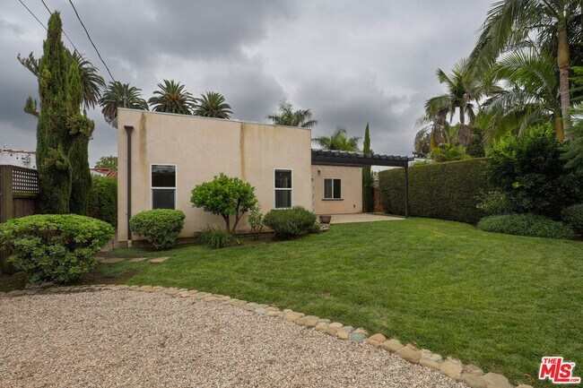 Building Photo - 2210 Manning Ave