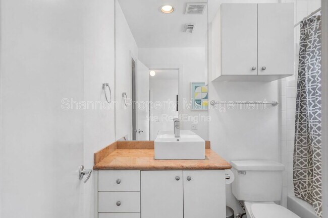 Building Photo - 906 Andrews St