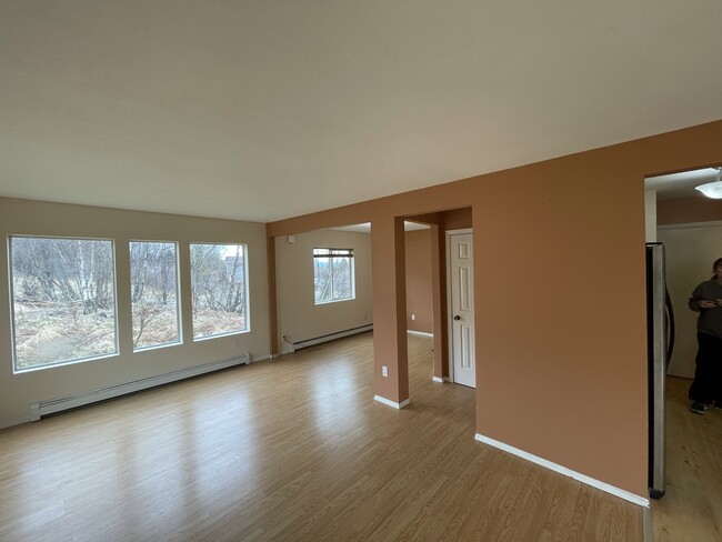 Building Photo - 1876 Triton Ct