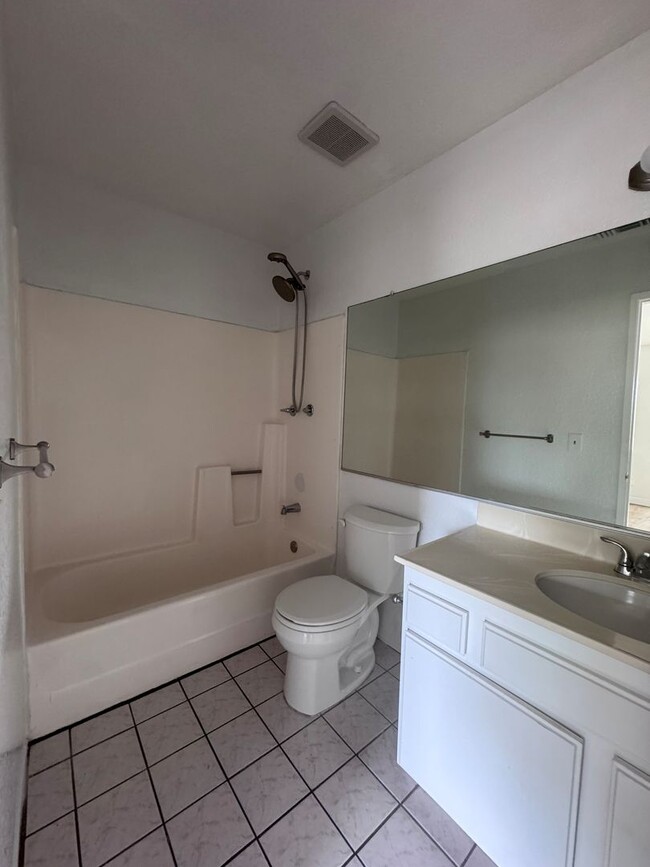 Building Photo - Spacious Home in Huntington Park HOA Commu...